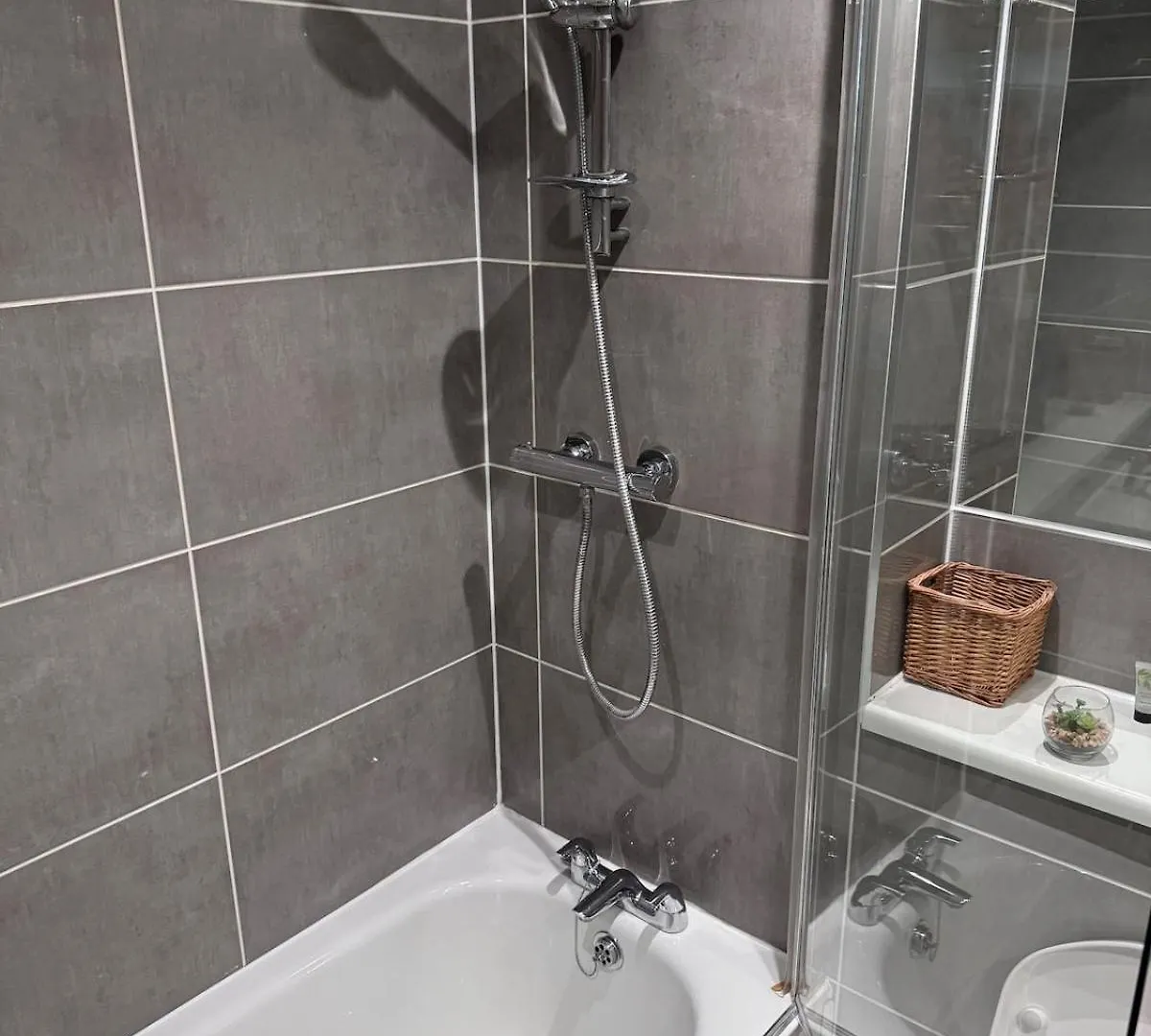 Modern Flat In City Centre- Free Parking & Balcony Brighton