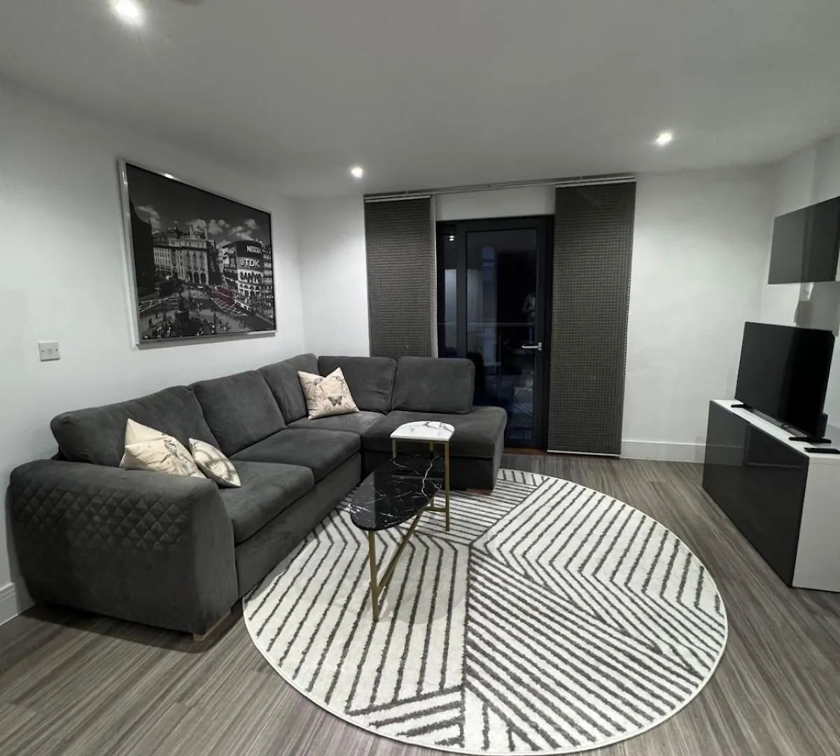 Modern Flat In City Centre- Free Parking & Balcony Brighton
