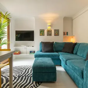 -newly Refurbished- Stylish 5 Minutes From Station W Garden Apartment