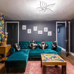 Basement Flat, Regency Square Apartment