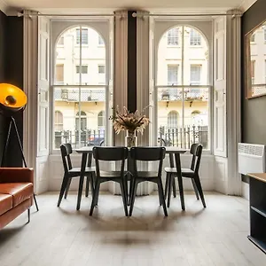 Modern 2-bedroom 30 Seconds To Seafront Apartment